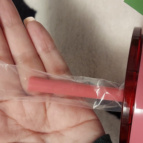 Kate Spade Pink Mug with Straw. 40 Oz - Picture 3 of 9